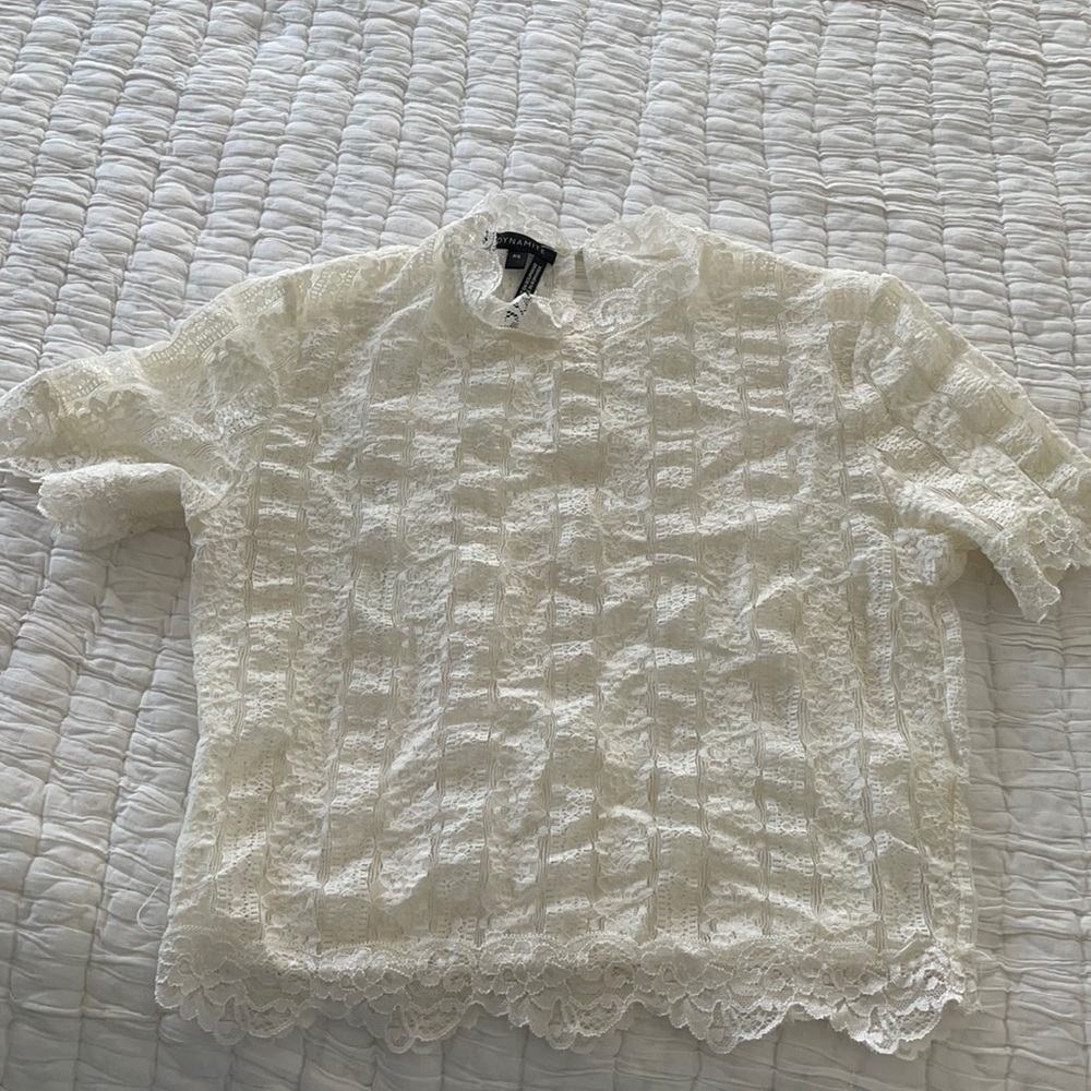 Stretchy lace crop top